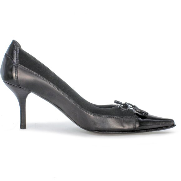 Stuart Weitzman Women's Black Bow Ornament Pointed Toe Pumps - Picture 2 of 7
